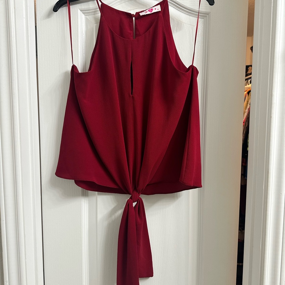 Chic Red Sleeveless Tie-Front Top
